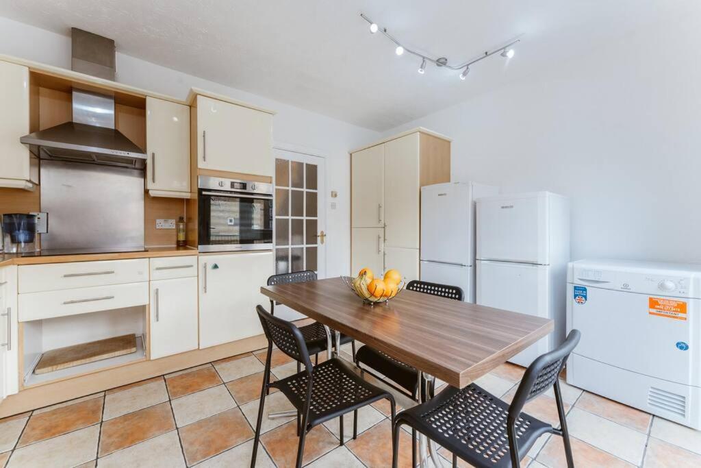 Up To 4 People, Room In A Share House Next To London Bridge المظهر الخارجي الصورة